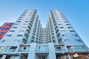 Chic 3 Bedroom City Central with Parking