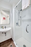 Chic 3 Bedroom City Central with Parking