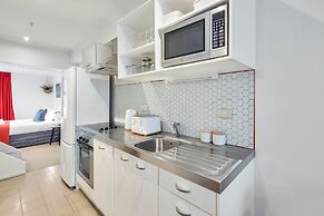 Chic 3 Bedroom City Central with Parking