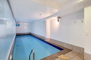 Chic 3 Bedroom City Central with Parking