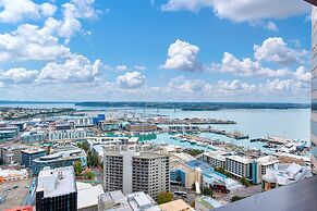 Amazing Harbour, Skytower & Rangitoto Views
