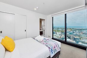 Amazing Harbour, Skytower & Rangitoto Views