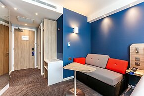 Holiday Inn Express Bicester by IHG