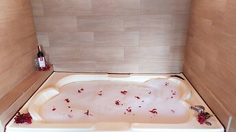 Toucan Platinum Suites Aparthotel