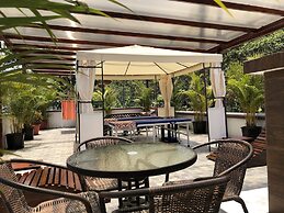 Toucan Platinum Suites Aparthotel