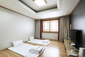 Ace Family Hotel