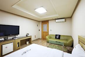 Ace Family Hotel