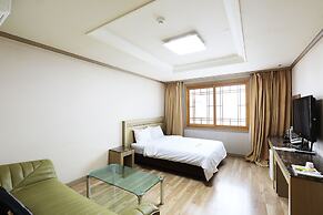 Ace Family Hotel