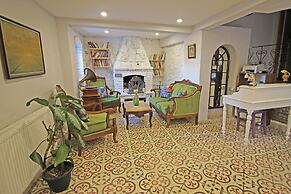 Eflatun Guest House