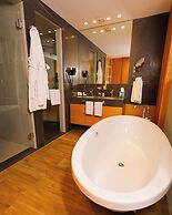 Oakridge Hotel & Spa