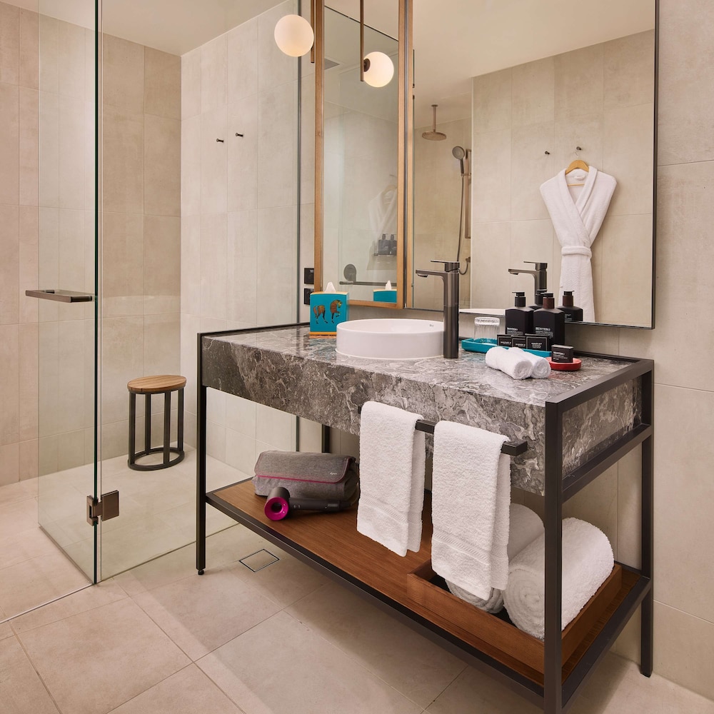 Next Hotel Melbourne, Curio Collection by Hilton