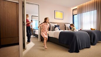 Next Hotel Melbourne, Curio Collection by Hilton