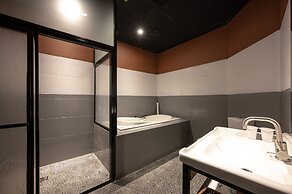 Yilan East Hotel