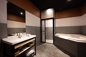 Yilan East Hotel