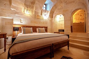 Misty Cave Hotel