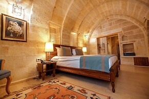 Misty Cave Hotel