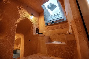 Misty Cave Hotel