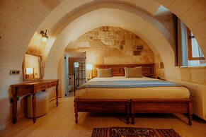 Misty Cave Hotel
