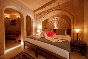 Misty Cave Hotel