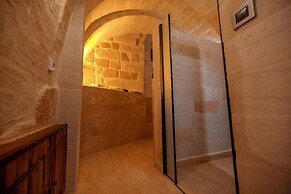 Misty Cave Hotel