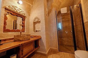 Misty Cave Hotel