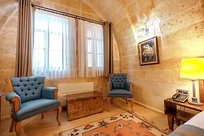 Misty Cave Hotel