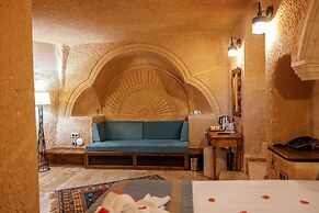 Misty Cave Hotel
