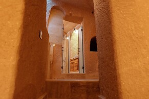 Misty Cave Hotel