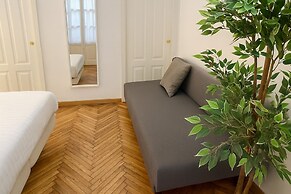 dHomes - Apartments and Rooms