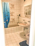 Lovely House - Double Bed, Parking