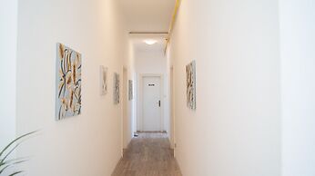 Shared Modern Apartment Schönbrunn - Budget Chic Room