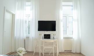 Shared Modern Apartment Schönbrunn - Budget Chic Room