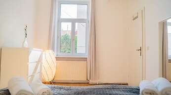 Shared Modern Apartment Schönbrunn - Budget Chic Room