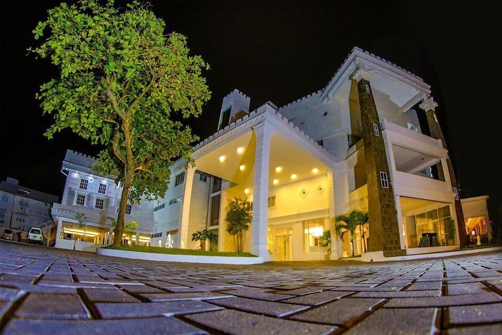 The Kings Bay Hotel