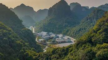 Hilton Quang Hanh Onsen Resort