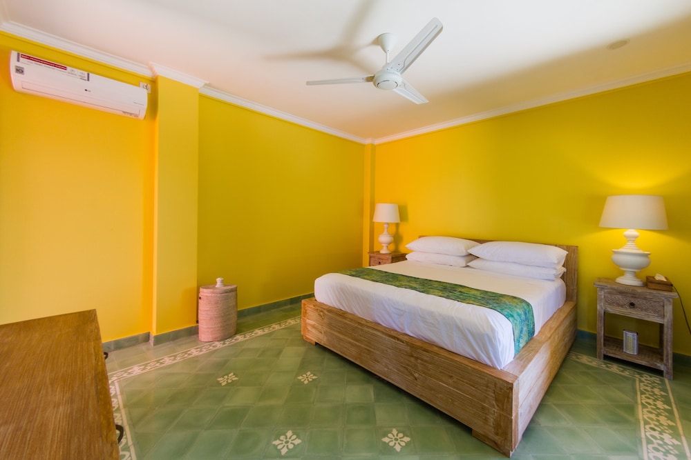 Aquamarine Beach Villas