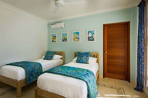 Aquamarine Beach Villas
