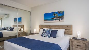 Magnetic Blue Waterfront Apartments