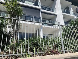 Magnetic Blue Waterfront Apartments