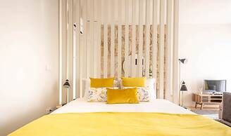 Bonja1 Light-filled Apartment w/ Balcony +AC