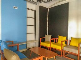 Minimalist and Posh Studio Dave Apartment