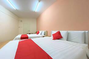 B Hotel