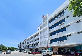 B Hotel