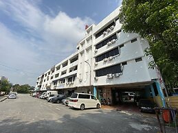 B Hotel