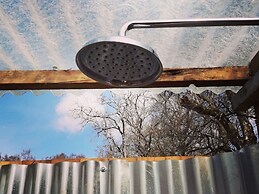 Cosy Woodland off Grid Shepherds Hut - Hazel