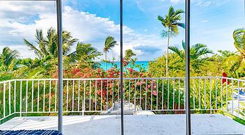 Panoramic Cottage at Love Beach - Pool