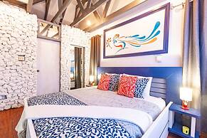Parrot Cottage at Love Beach Pool