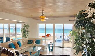 Caprice 7 Ocean Front Villa private Pool