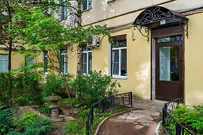 BookCase Hostel