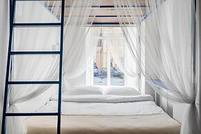BookCase Hostel